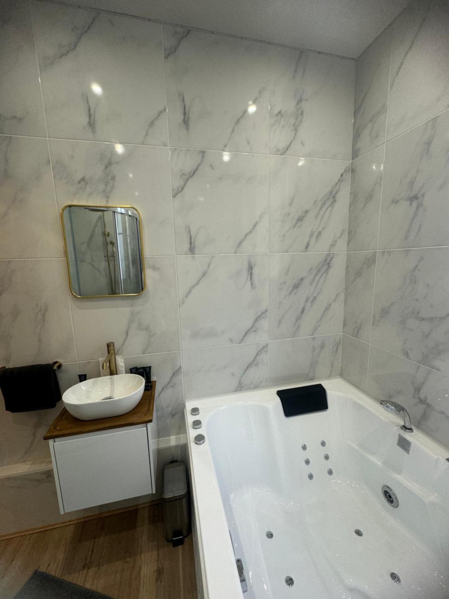 L'Experience Appartement & Spa Prive Chambéry Eksteriør billede