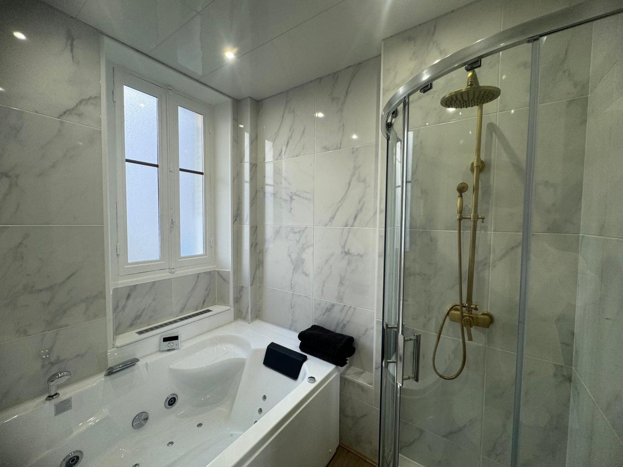 L'Experience Appartement & Spa Prive Chambéry Eksteriør billede
